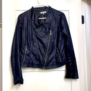 Jennifer Lopez casual black jacket